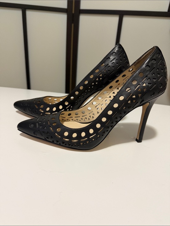 BCBGeneration Shoes - BCBGeneration Black Upper Leather Laser-Cut Pointed Toe Heels Size 9M/39